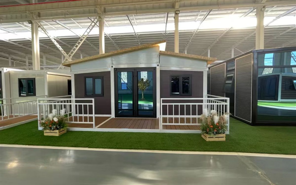 Sloping-Roof Expandable Container House exterior thumbnail 2